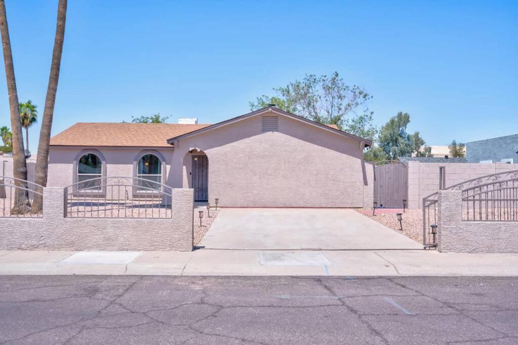 Fab Phx Getaway W/ Pool & Fire Pit Villa Phoenix Eksteriør billede